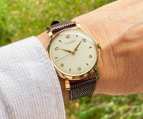 Carousel post from schoenesammleruhren.