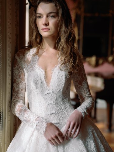 Carousel post from lelitebridal.