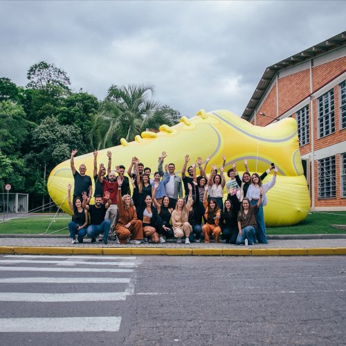 Carousel post from liveoficial.