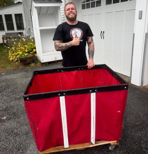 Carousel post from fivecollegemovers.