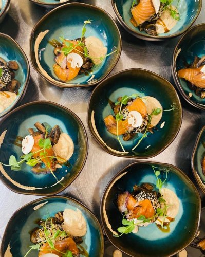 Carousel post from miditreizepontarlier.