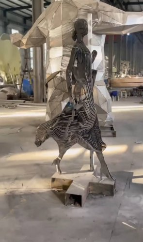 Carousel post from dc.artgallery.