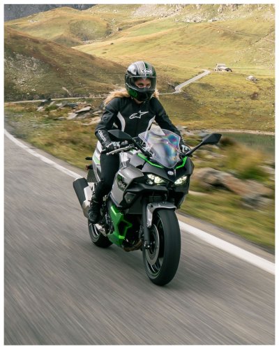 Carousel post from bertsmegamall.