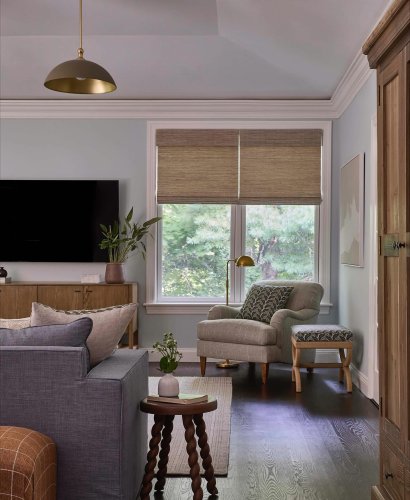 Carousel post from rowefinefurniture.