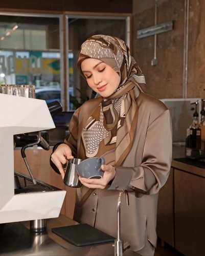 Carousel post from galeriariani.