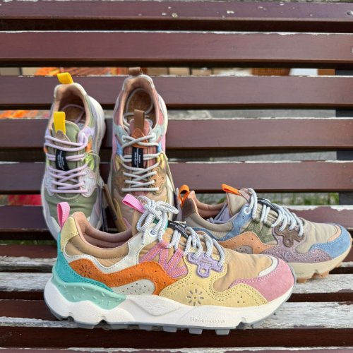 Carousel post from almareafootwear.