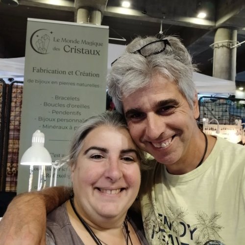 Carousel post from lemondemagiquedescristaux.