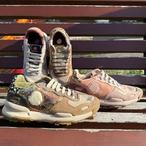 Carousel post from almareafootwear.