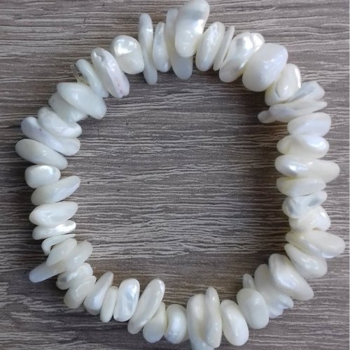 Carousel post from lemondemagiquedescristaux.