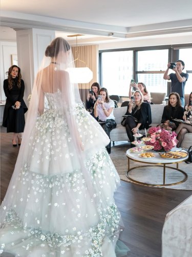 Carousel post from lelitebridal.