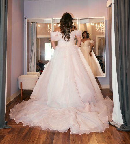 Carousel post from thecurvybridenj.