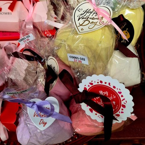 Carousel post from niftygiftynorfolk.