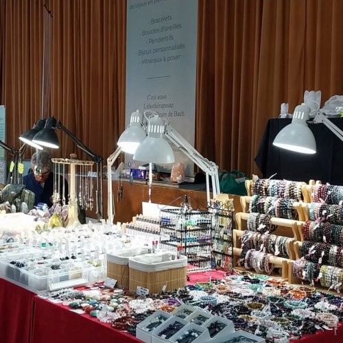 Carousel post from lemondemagiquedescristaux.