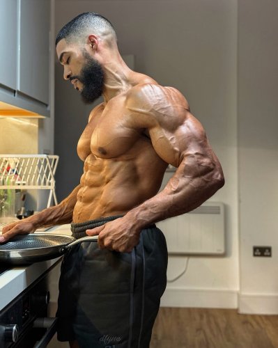 Carousel post from ph_gains.