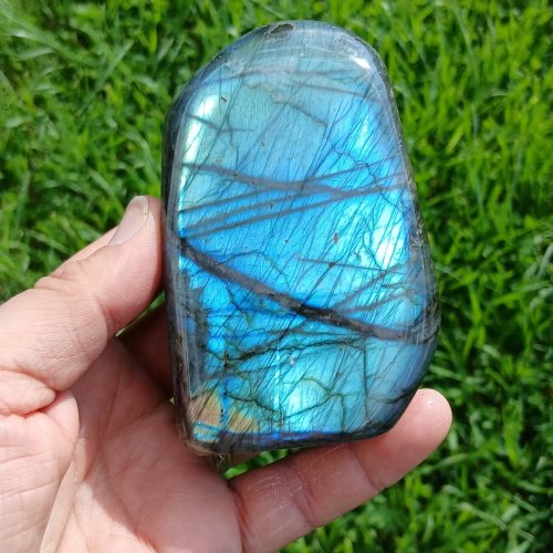 Carousel post from lemondemagiquedescristaux.