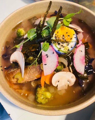 Carousel post from miditreizepontarlier.