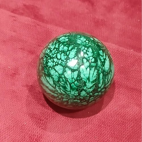 Carousel post from lemondemagiquedescristaux.