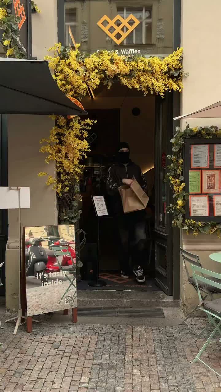 Video post from coffeeandwafflescz.