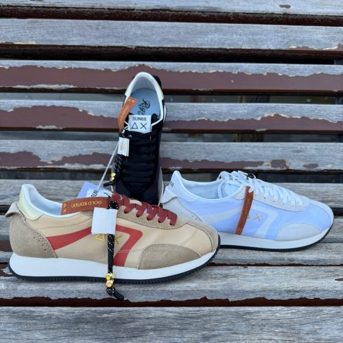 Carousel post from almareafootwear.