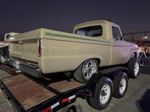 Carousel post from pomonaswapmeet.