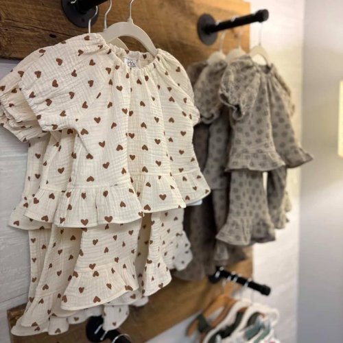 Carousel post from niftygiftynorfolk.