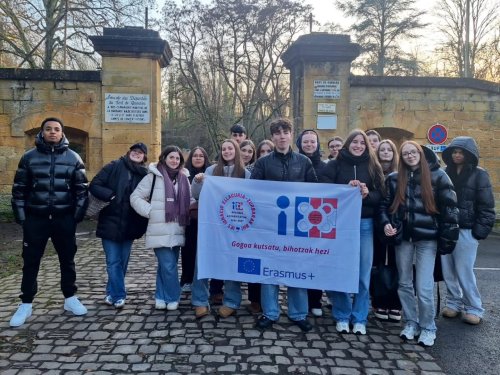 Carousel post from ellacuriazurbaranbhi.