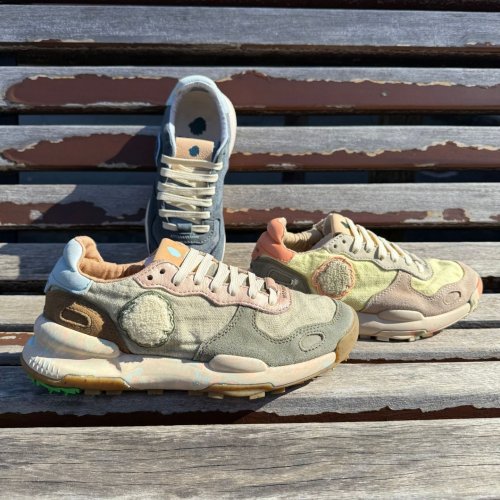 Carousel post from almareafootwear.