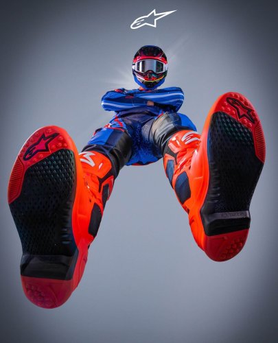 Photo post from motomax.