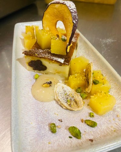 Carousel post from miditreizepontarlier.