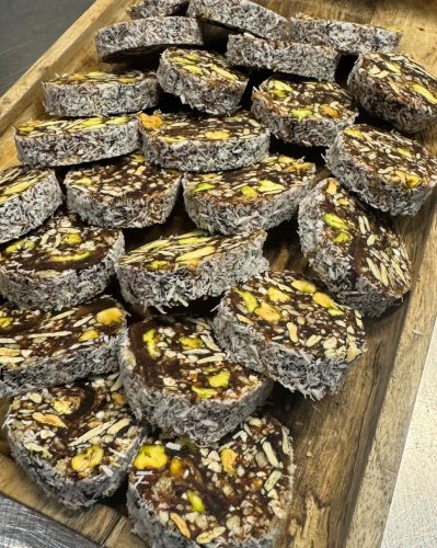 Carousel post from miditreizepontarlier.