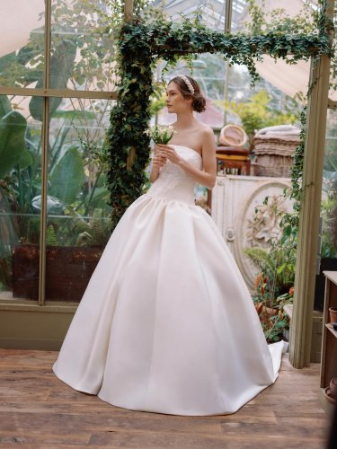 Carousel post from jolibride.