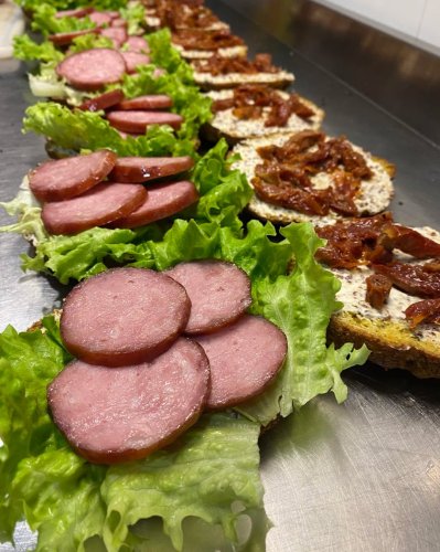 Carousel post from miditreizepontarlier.