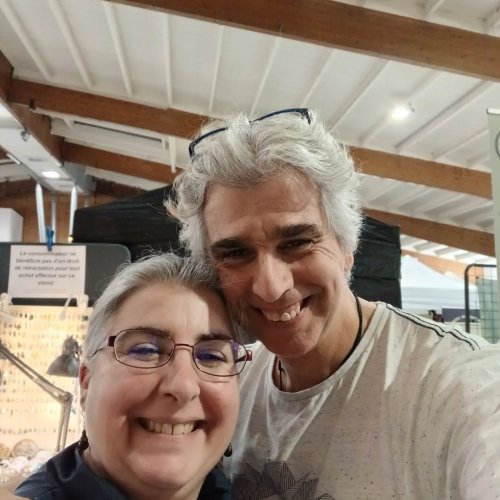 Carousel post from lemondemagiquedescristaux.