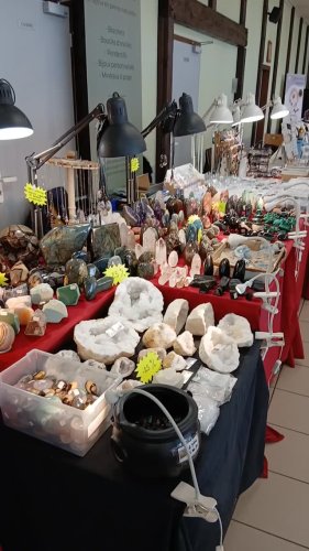 Video post from lemondemagiquedescristaux.