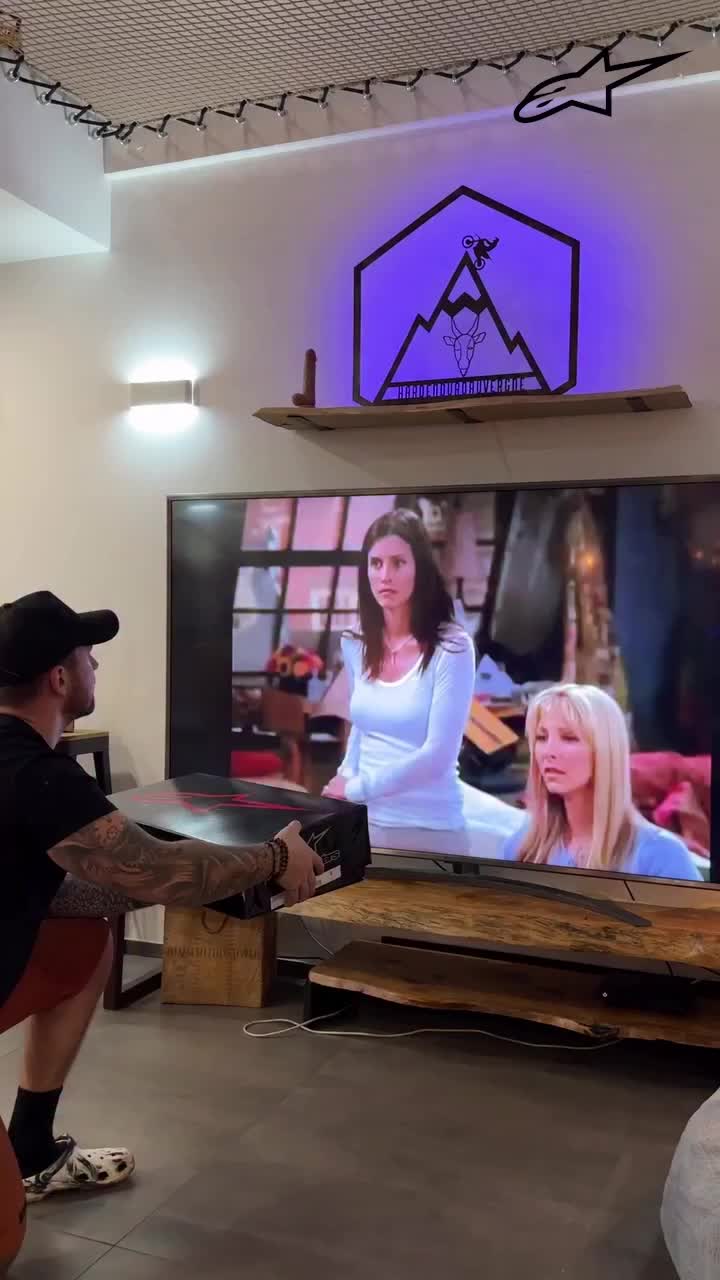 Video post from motomax.