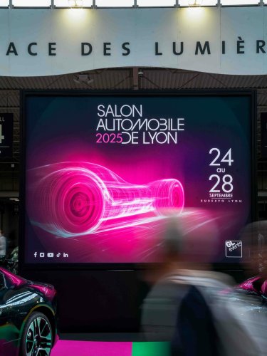 Carousel post from salonautolyon.