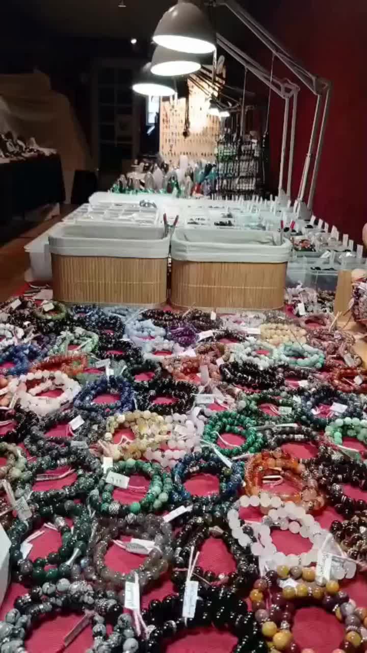 Video post from lemondemagiquedescristaux.
