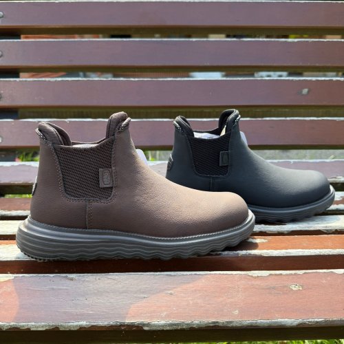 Carousel post from almareafootwear.