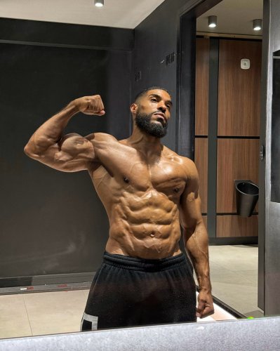 Carousel post from ph_gains.