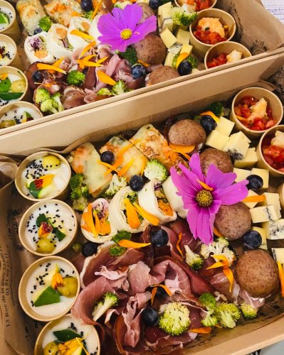 Carousel post from miditreizepontarlier.