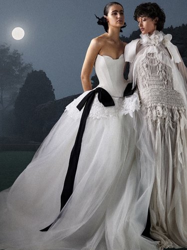 Carousel post from lelitebridal.