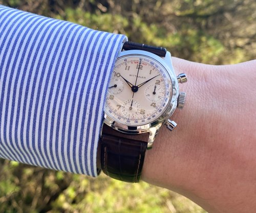 Carousel post from schoenesammleruhren.