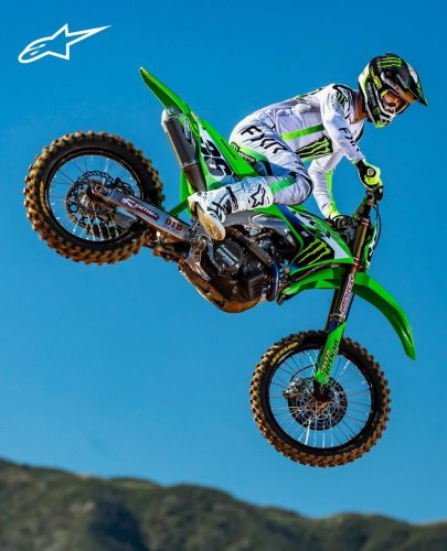 Photo post from motomax.