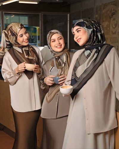 Carousel post from galeriariani.