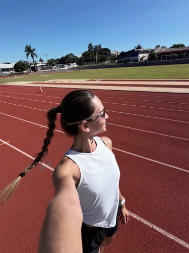 Carousel post from liveoficial.