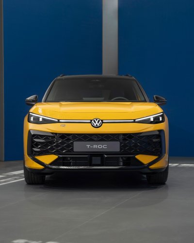 Carousel post from salonautolyon.