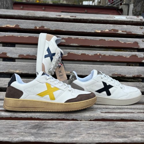 Carousel post from almareafootwear.