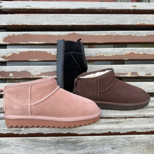 Carousel post from almareafootwear.