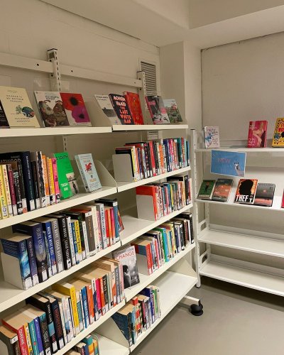 Carousel post from bibliotheeksintgillis.