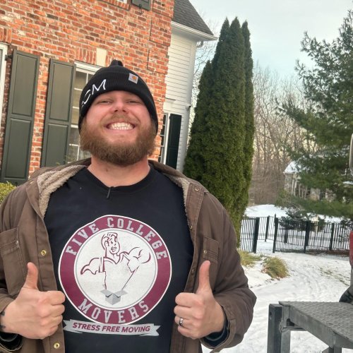 Carousel post from fivecollegemovers.